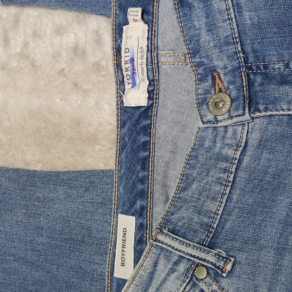 Torrid Mid Rise Distressed Boyfriend Fit Blue Jeans Size 10 Waist 34 Inches - Picture 3 of 5